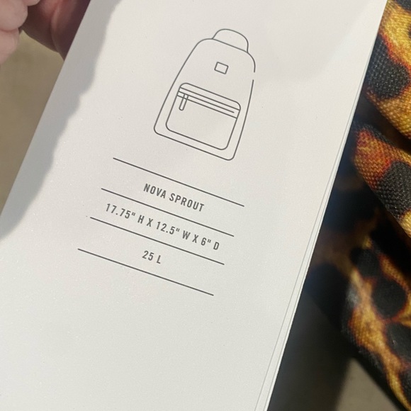 HERSCHEL leopard print diaper backpack with LOTS of pockets and changing pad👶🏻 - Picture 14 of 15